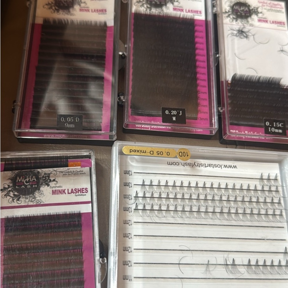 Assorted Eyelash Extensions Set - Picture 6 of 6